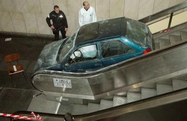 escalator_car_accident